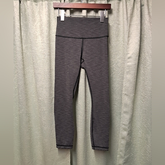 Lululemon Workout Leggings Size 6 - Picture 1 of 3